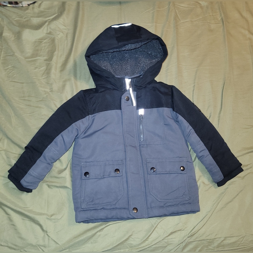 LIKE NEW heavy coat size 3T